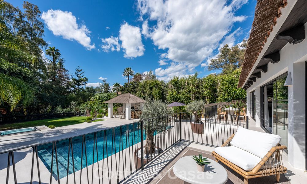 Villa de luxe contemporaine rénovée, prête à emménager, à vendre au cœur de la vallée du golf de Nueva Andalucia, Marbella 778821