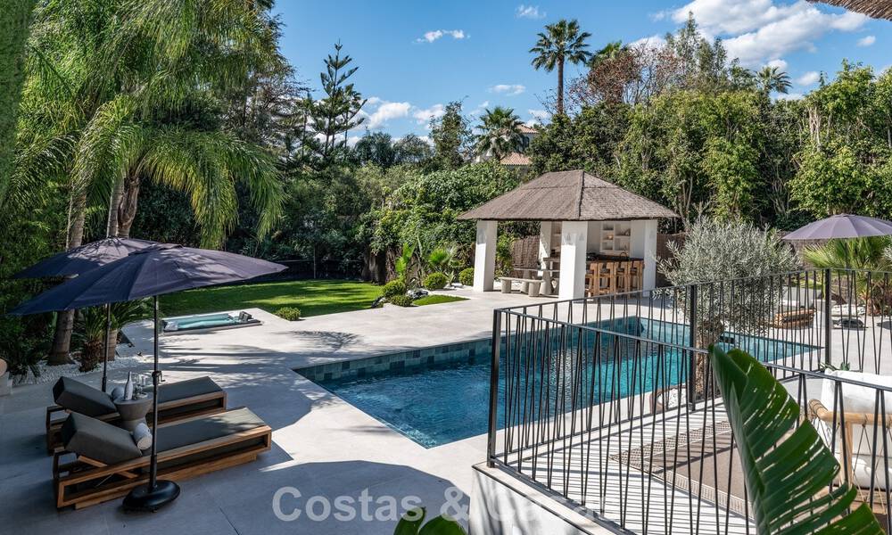 Villa de luxe contemporaine rénovée, prête à emménager, à vendre au cœur de la vallée du golf de Nueva Andalucia, Marbella 778828