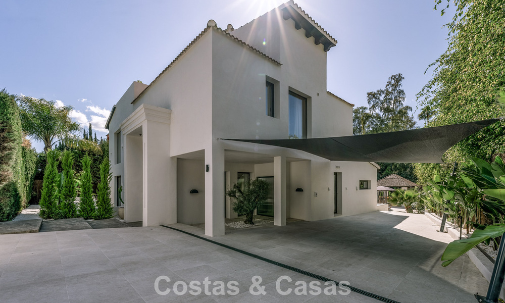 Villa de luxe contemporaine rénovée, prête à emménager, à vendre au cœur de la vallée du golf de Nueva Andalucia, Marbella 778829