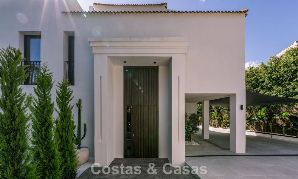 Villa de luxe contemporaine rénovée, prête à emménager, à vendre au cœur de la vallée du golf de Nueva Andalucia, Marbella 778830