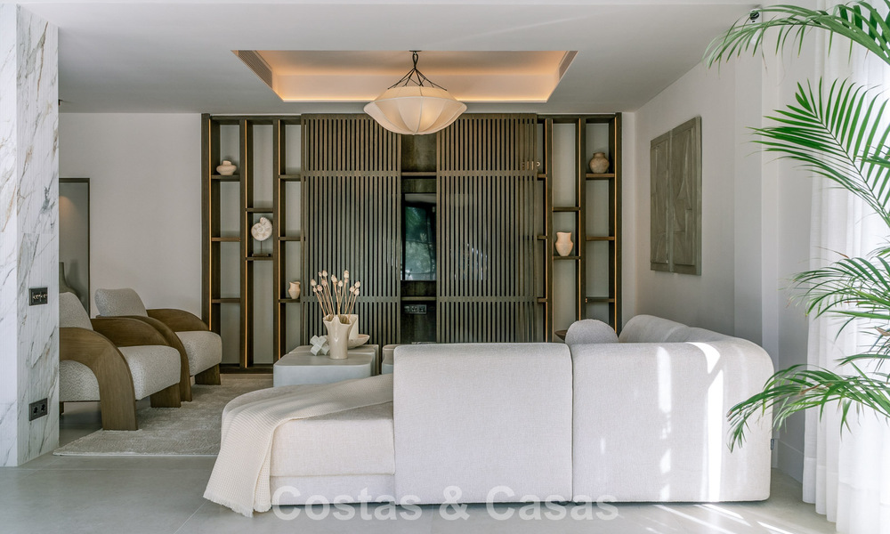 Villa de luxe contemporaine rénovée, prête à emménager, à vendre au cœur de la vallée du golf de Nueva Andalucia, Marbella 778831