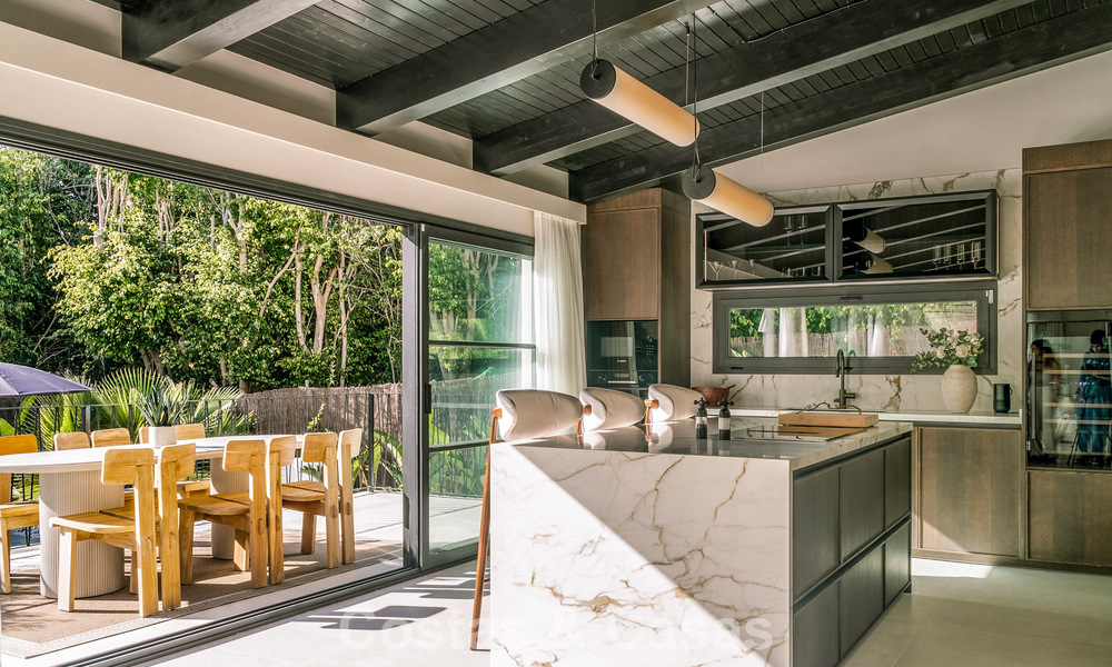Villa de luxe contemporaine rénovée, prête à emménager, à vendre au cœur de la vallée du golf de Nueva Andalucia, Marbella 778833