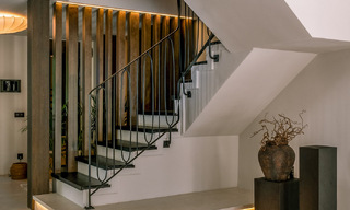 Villa de luxe contemporaine rénovée, prête à emménager, à vendre au cœur de la vallée du golf de Nueva Andalucia, Marbella 778836 