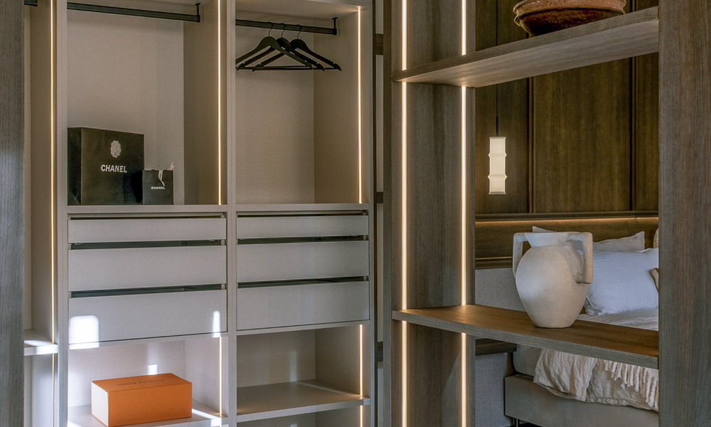 Villa de luxe contemporaine rénovée, prête à emménager, à vendre au cœur de la vallée du golf de Nueva Andalucia, Marbella 778844
