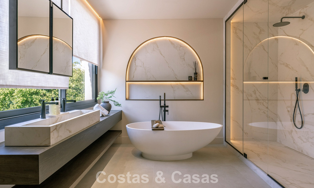 Villa de luxe contemporaine rénovée, prête à emménager, à vendre au cœur de la vallée du golf de Nueva Andalucia, Marbella 778851