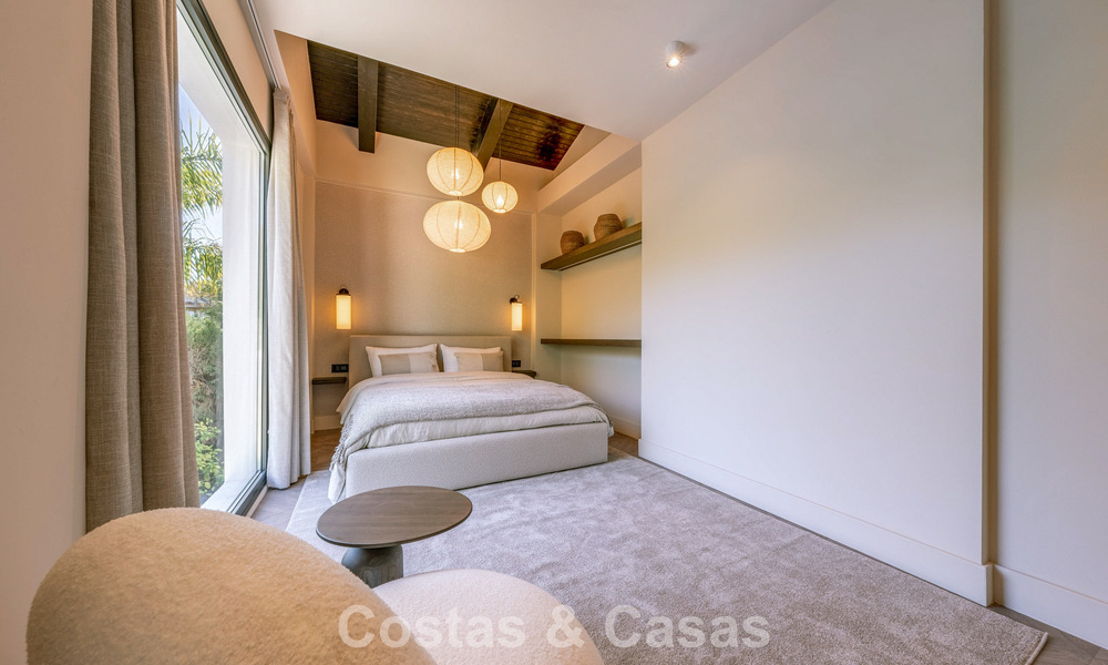 Villa de luxe contemporaine rénovée, prête à emménager, à vendre au cœur de la vallée du golf de Nueva Andalucia, Marbella 778852