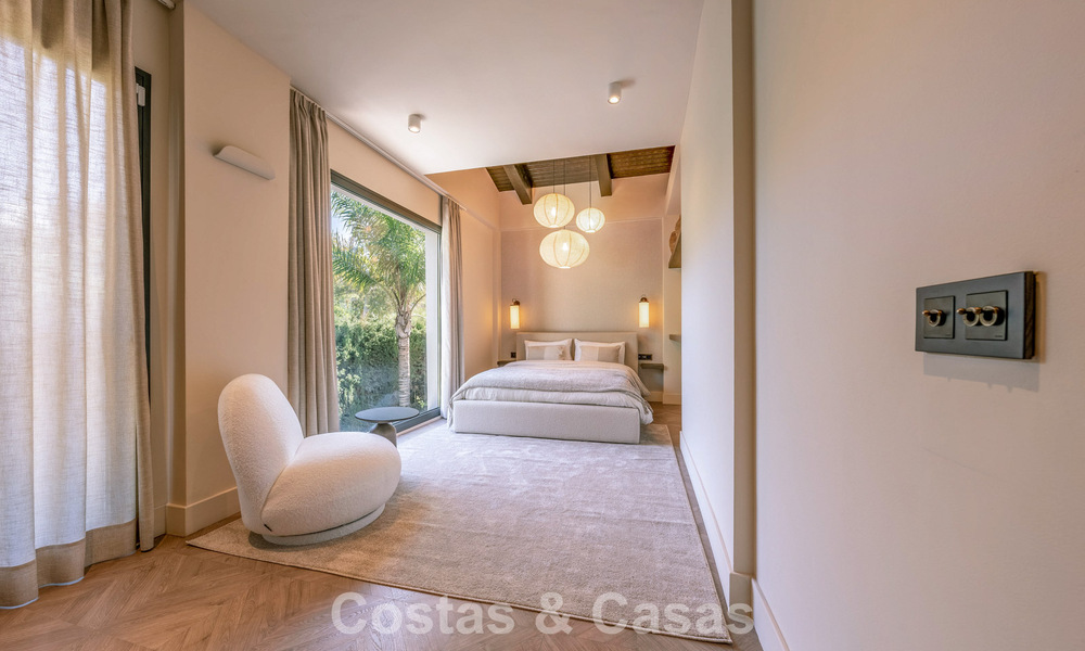 Villa de luxe contemporaine rénovée, prête à emménager, à vendre au cœur de la vallée du golf de Nueva Andalucia, Marbella 778853