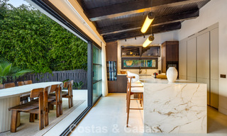 Villa de luxe contemporaine rénovée, prête à emménager, à vendre au cœur de la vallée du golf de Nueva Andalucia, Marbella 796770 