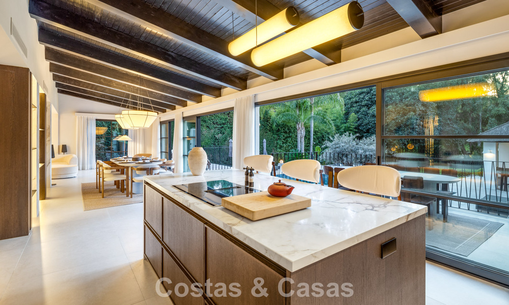 Villa de luxe contemporaine rénovée, prête à emménager, à vendre au cœur de la vallée du golf de Nueva Andalucia, Marbella 796771