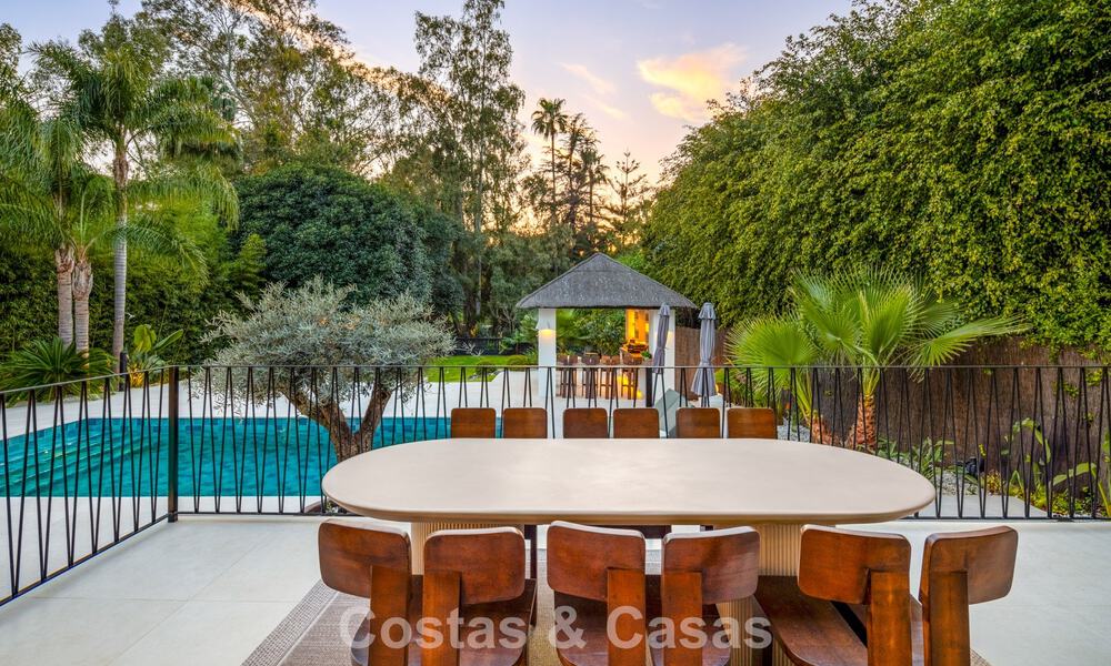 Villa de luxe contemporaine rénovée, prête à emménager, à vendre au cœur de la vallée du golf de Nueva Andalucia, Marbella 796772