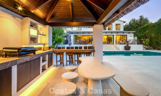 Villa de luxe contemporaine rénovée, prête à emménager, à vendre au cœur de la vallée du golf de Nueva Andalucia, Marbella 796773 