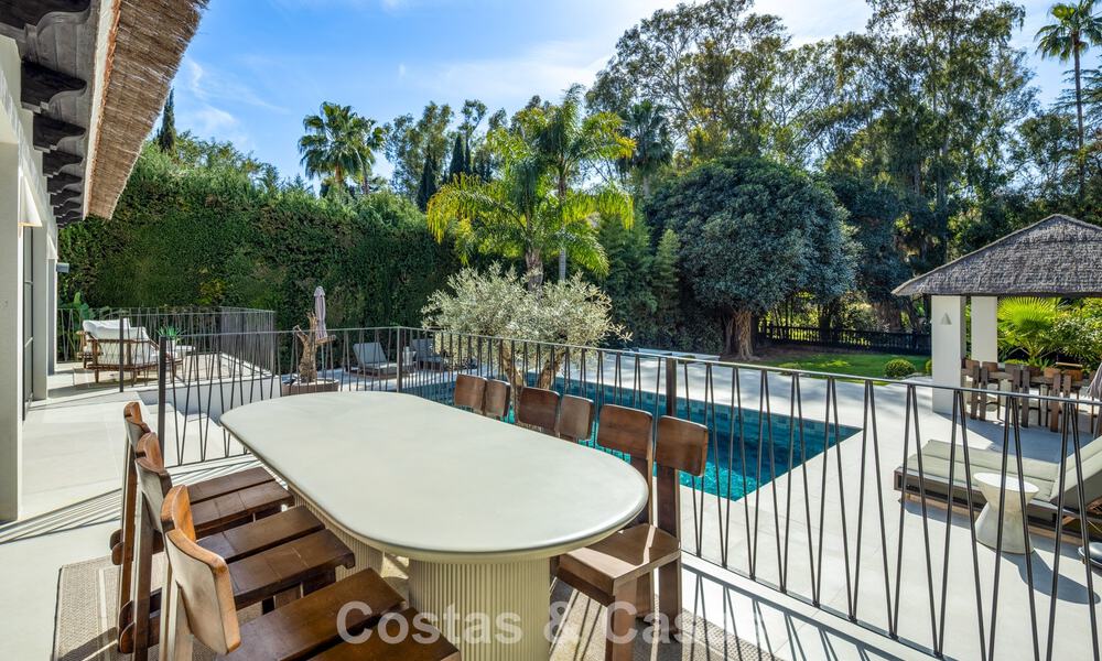 Villa de luxe contemporaine rénovée, prête à emménager, à vendre au cœur de la vallée du golf de Nueva Andalucia, Marbella 796781
