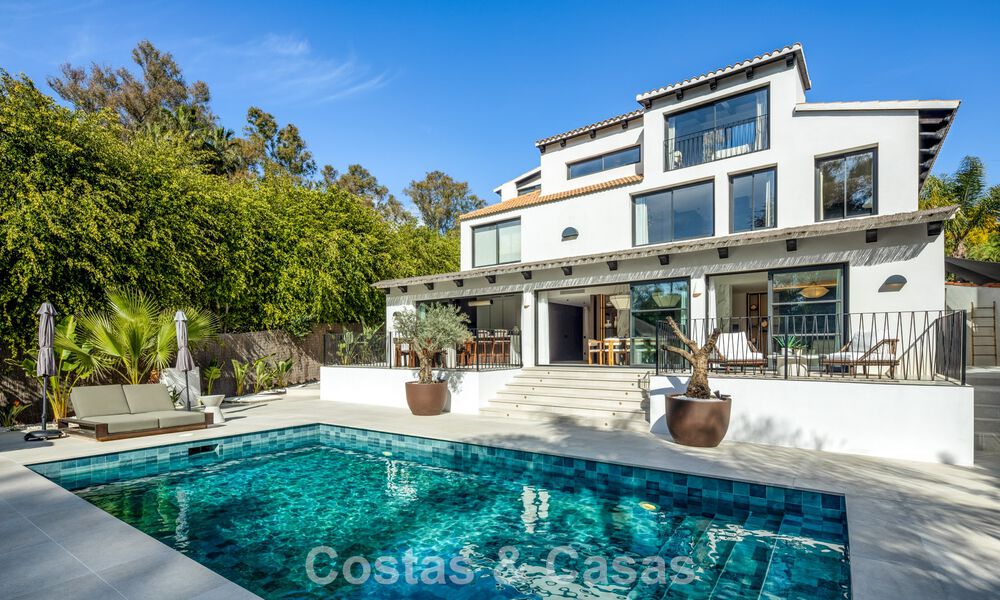 Villa de luxe contemporaine rénovée, prête à emménager, à vendre au cœur de la vallée du golf de Nueva Andalucia, Marbella 796782
