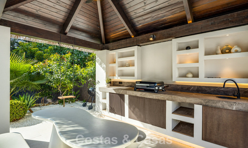 Villa de luxe contemporaine rénovée, prête à emménager, à vendre au cœur de la vallée du golf de Nueva Andalucia, Marbella 796783