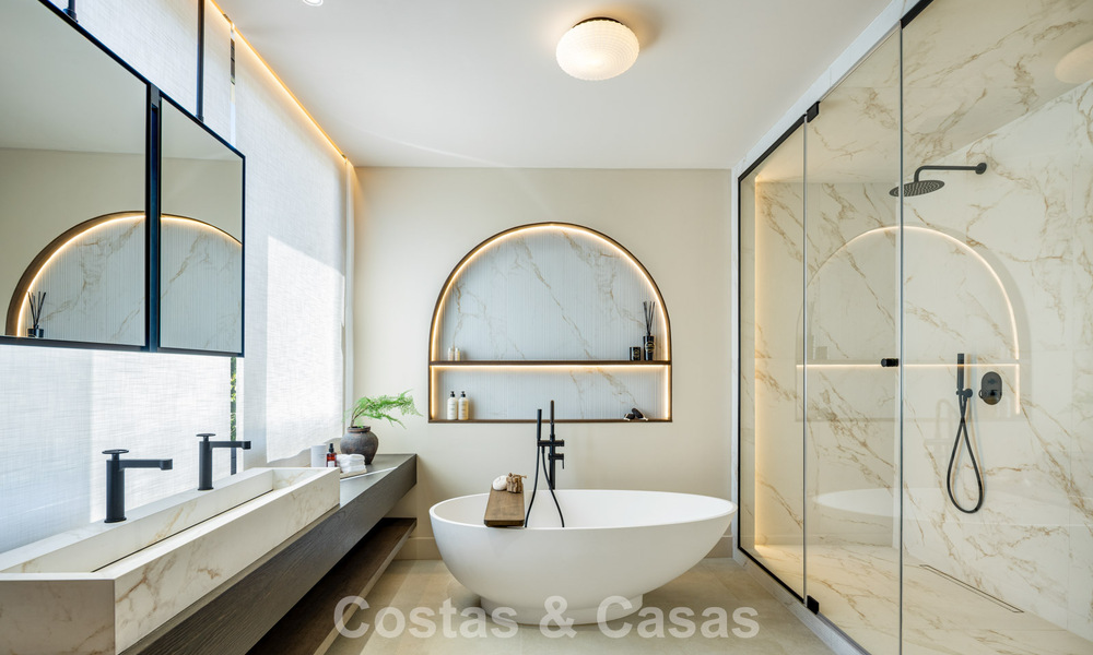Villa de luxe contemporaine rénovée, prête à emménager, à vendre au cœur de la vallée du golf de Nueva Andalucia, Marbella 796795