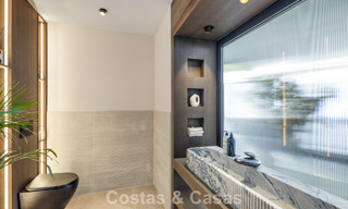 Villa de luxe contemporaine rénovée, prête à emménager, à vendre au cœur de la vallée du golf de Nueva Andalucia, Marbella 796803 