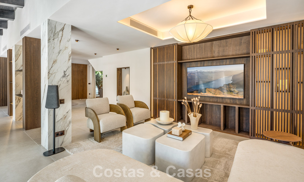 Villa de luxe contemporaine rénovée, prête à emménager, à vendre au cœur de la vallée du golf de Nueva Andalucia, Marbella 796806