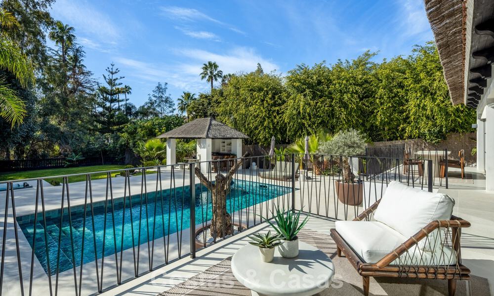 Villa de luxe contemporaine rénovée, prête à emménager, à vendre au cœur de la vallée du golf de Nueva Andalucia, Marbella 796807