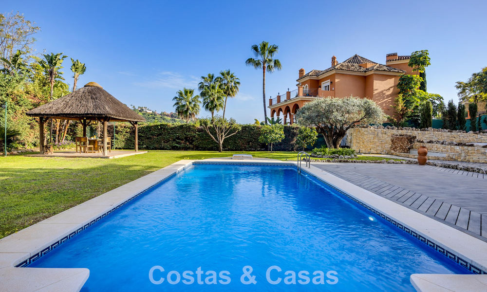 Villa luxueuse à l'architecture unique à vendre entourée de terrains de golf à Benahavis - Marbella 778868