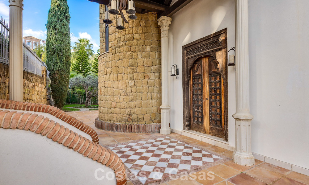 Villa luxueuse à l'architecture unique à vendre entourée de terrains de golf à Benahavis - Marbella 778869