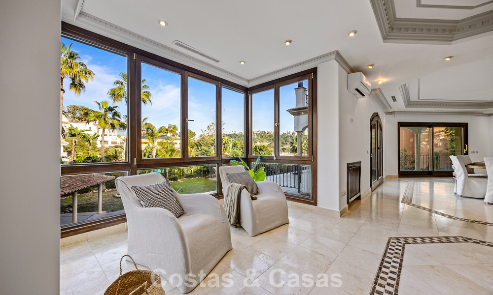 Villa luxueuse à l'architecture unique à vendre entourée de terrains de golf à Benahavis - Marbella 778874