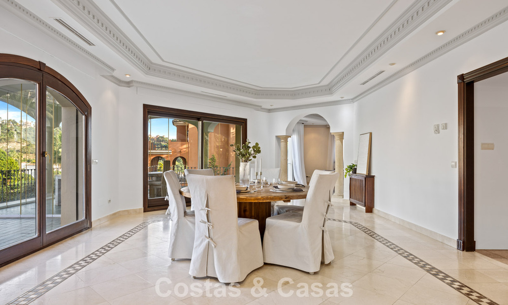 Villa luxueuse à l'architecture unique à vendre entourée de terrains de golf à Benahavis - Marbella 778875