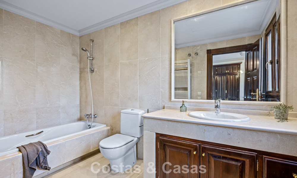 Villa luxueuse à l'architecture unique à vendre entourée de terrains de golf à Benahavis - Marbella 778879