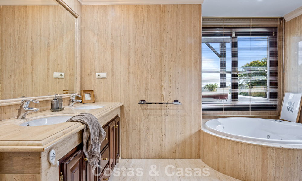 Villa luxueuse à l'architecture unique à vendre entourée de terrains de golf à Benahavis - Marbella 778883