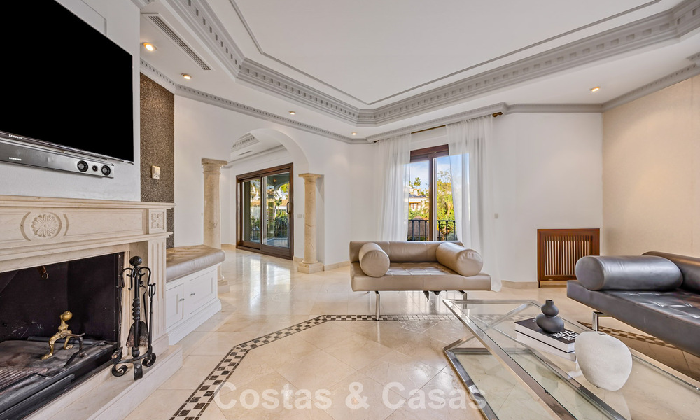 Villa luxueuse à l'architecture unique à vendre entourée de terrains de golf à Benahavis - Marbella 778885