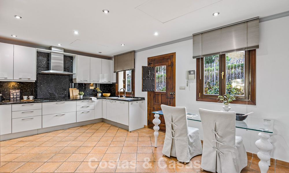 Villa luxueuse à l'architecture unique à vendre entourée de terrains de golf à Benahavis - Marbella 778887