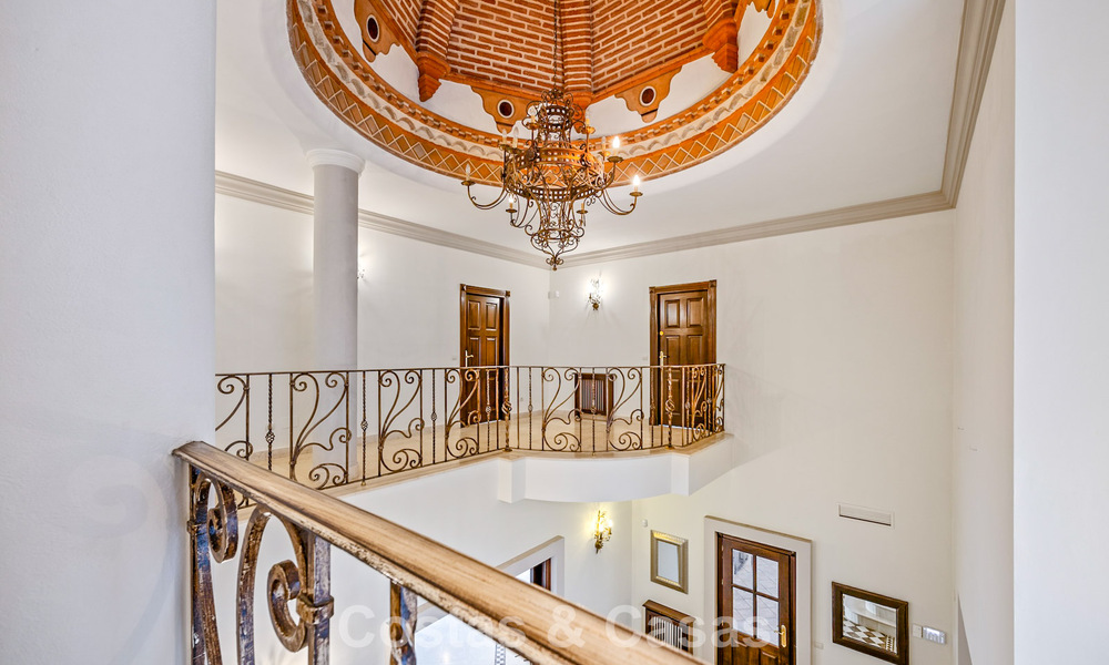 Villa luxueuse à l'architecture unique à vendre entourée de terrains de golf à Benahavis - Marbella 778888