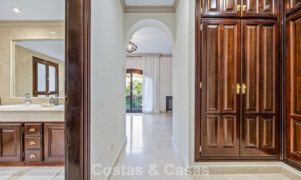 Villa luxueuse à l'architecture unique à vendre entourée de terrains de golf à Benahavis - Marbella 778890