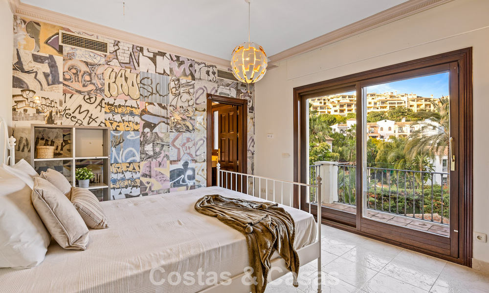 Villa luxueuse à l'architecture unique à vendre entourée de terrains de golf à Benahavis - Marbella 778892