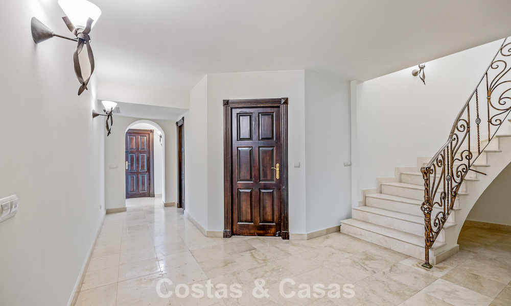 Villa luxueuse à l'architecture unique à vendre entourée de terrains de golf à Benahavis - Marbella 778896