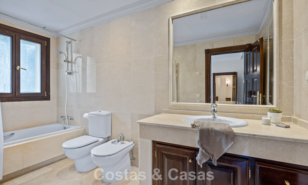 Villa luxueuse à l'architecture unique à vendre entourée de terrains de golf à Benahavis - Marbella 778899