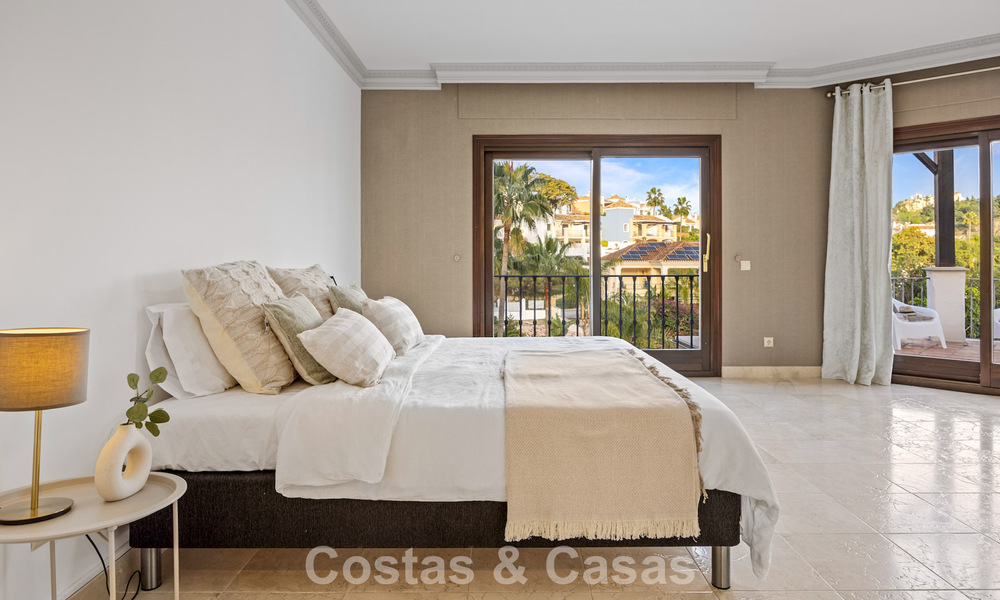 Villa luxueuse à l'architecture unique à vendre entourée de terrains de golf à Benahavis - Marbella 778900