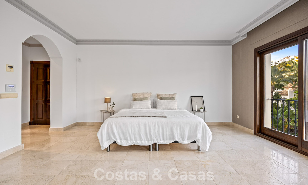 Villa luxueuse à l'architecture unique à vendre entourée de terrains de golf à Benahavis - Marbella 778902