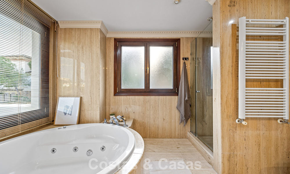 Villa luxueuse à l'architecture unique à vendre entourée de terrains de golf à Benahavis - Marbella 778903