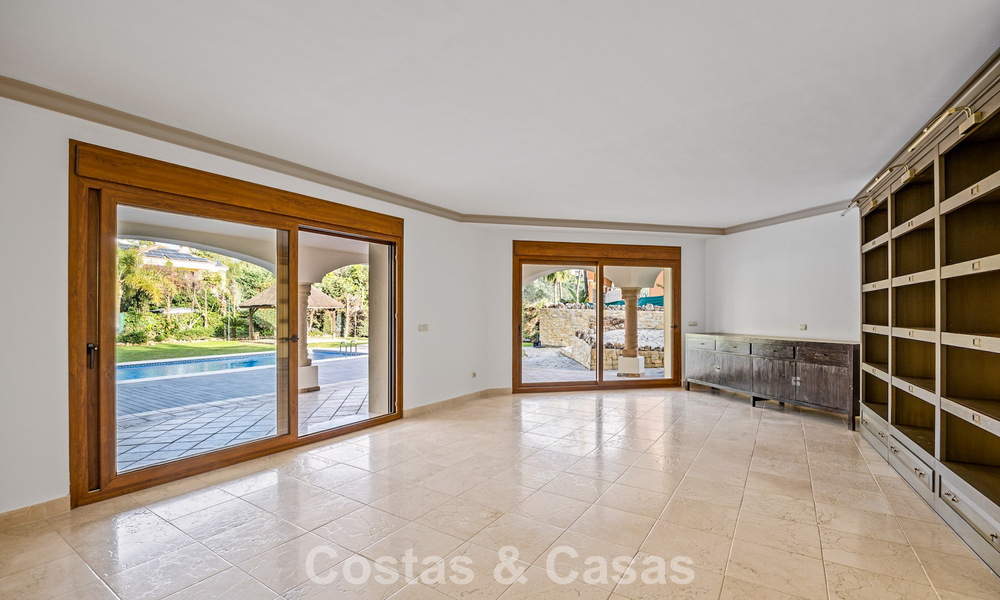 Villa luxueuse à l'architecture unique à vendre entourée de terrains de golf à Benahavis - Marbella 778904