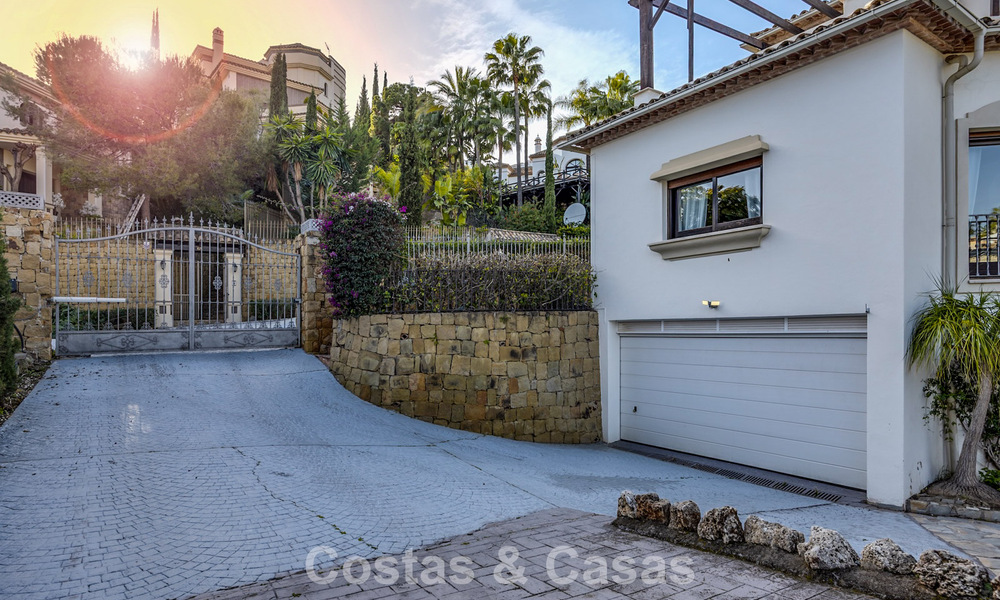 Villa luxueuse à l'architecture unique à vendre entourée de terrains de golf à Benahavis - Marbella 778906