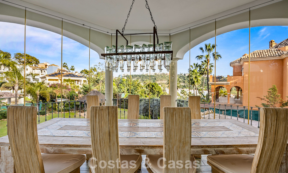 Villa luxueuse à l'architecture unique à vendre entourée de terrains de golf à Benahavis - Marbella 778908