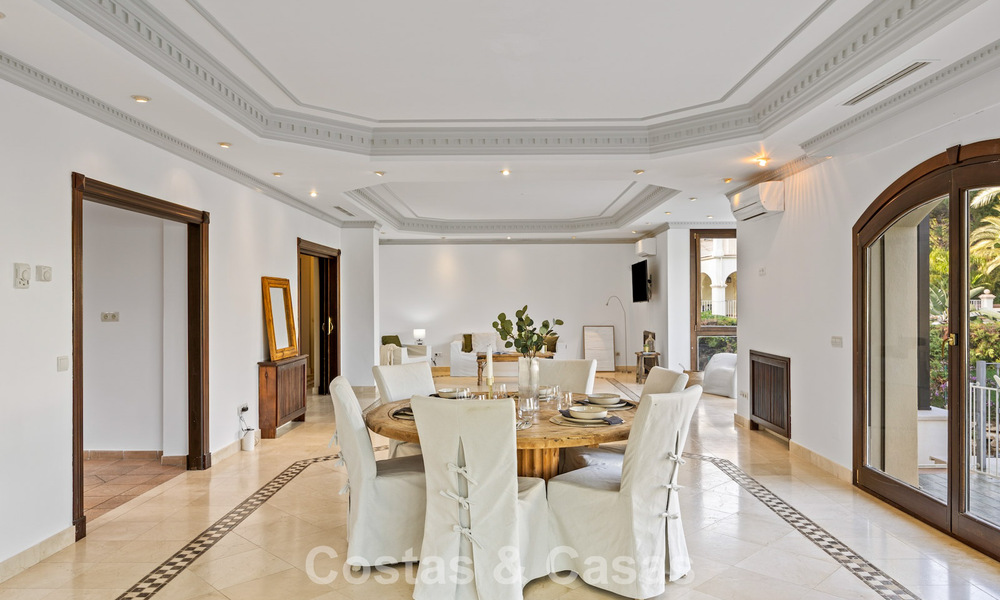 Villa luxueuse à l'architecture unique à vendre entourée de terrains de golf à Benahavis - Marbella 778911