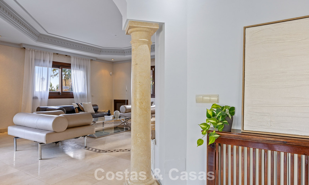 Villa luxueuse à l'architecture unique à vendre entourée de terrains de golf à Benahavis - Marbella 778912