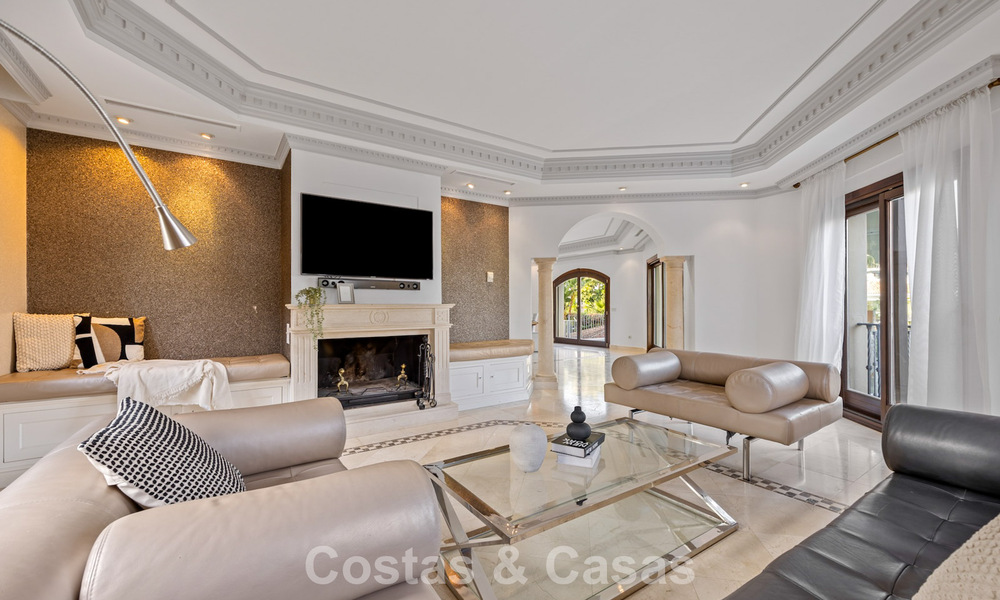 Villa luxueuse à l'architecture unique à vendre entourée de terrains de golf à Benahavis - Marbella 778914