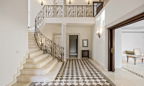 Villa luxueuse à l'architecture unique à vendre entourée de terrains de golf à Benahavis - Marbella 779065