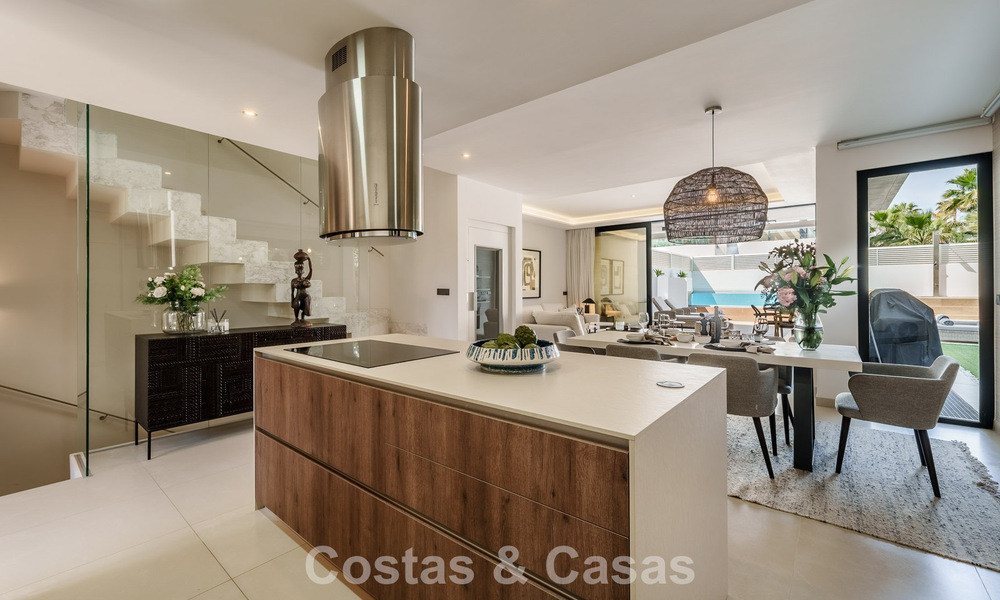 Maison de luxe prête à emménager à vendre à distance de marche de la plage et de Puerto Banus, Marbella 779236