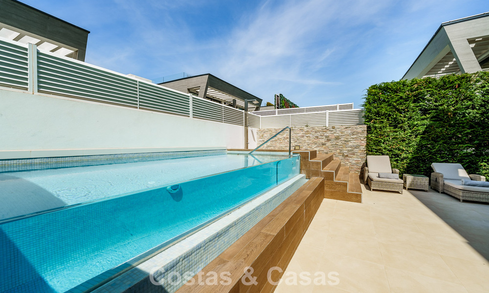 Maison de luxe prête à emménager à vendre à distance de marche de la plage et de Puerto Banus, Marbella 779243