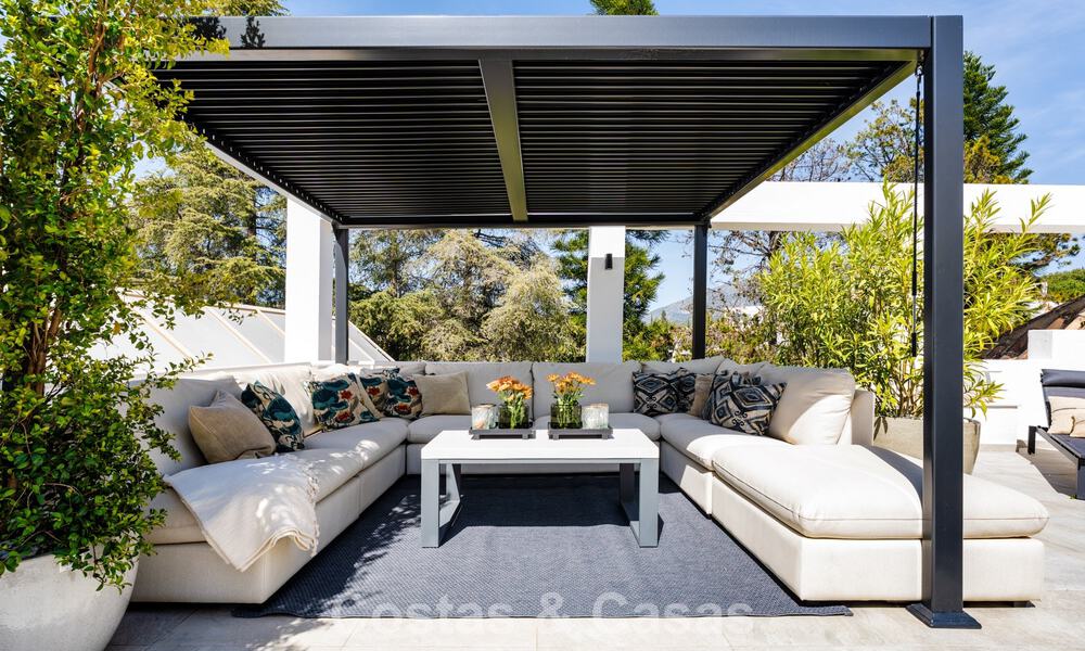 Penthouse en première ligne de golf avec vue sur le golf et la mer à vendre dans une communauté fermée de Nueva Andalucia, Marbella 779087