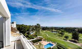 Penthouse en première ligne de golf avec vue sur le golf et la mer à vendre dans une communauté fermée de Nueva Andalucia, Marbella 779089 