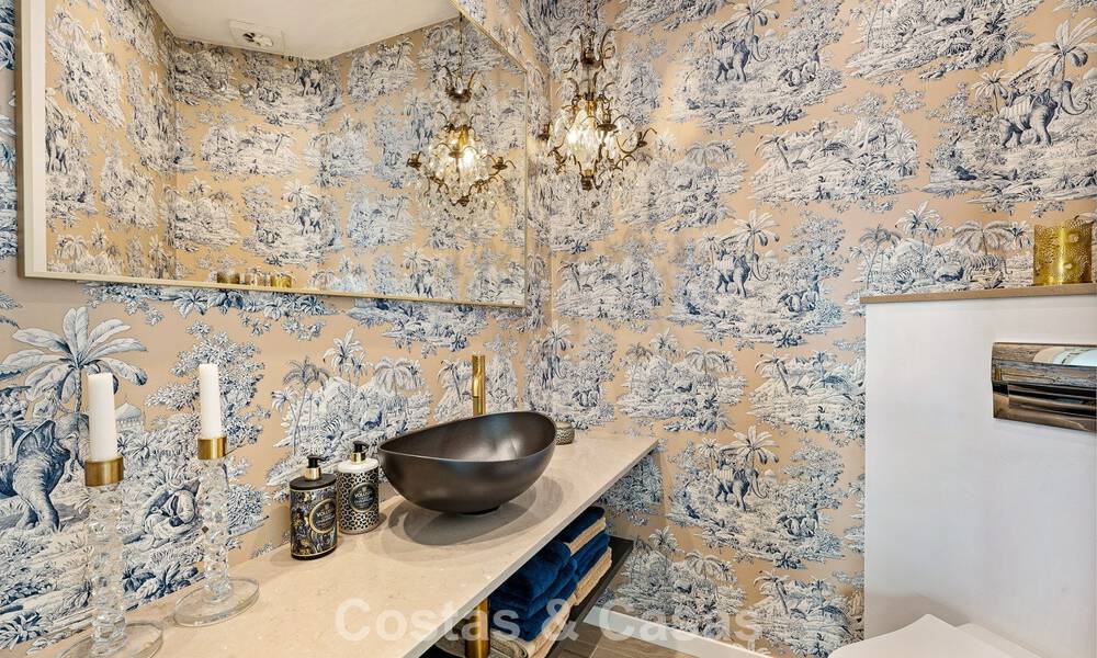 Penthouse en première ligne de golf avec vue sur le golf et la mer à vendre dans une communauté fermée de Nueva Andalucia, Marbella 779092